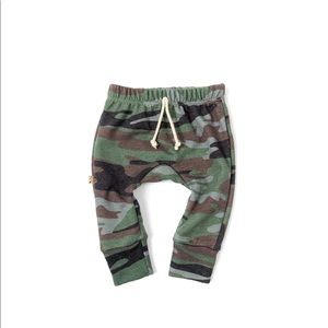 Childhoods Clothing | Classic Camo Gusset Pants | 2T

Never worn. Brand New.